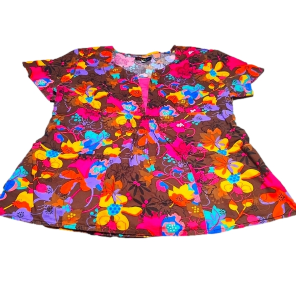 ♡ Floral Scrub top sz. Medium